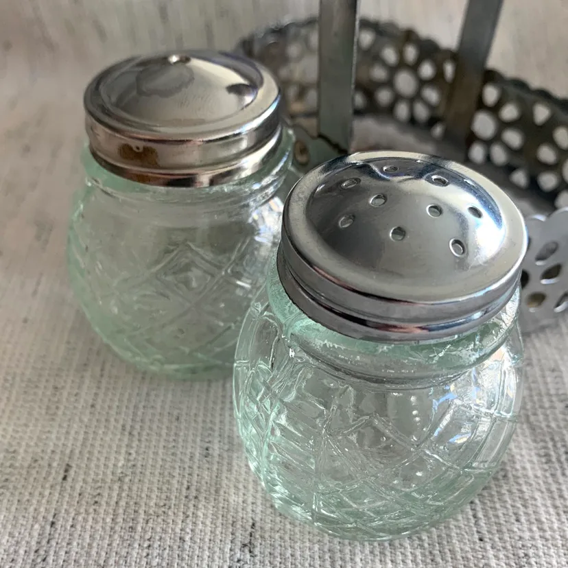 Mini Salt & Pepper Shakers with Carrying Stand image indicator(3)