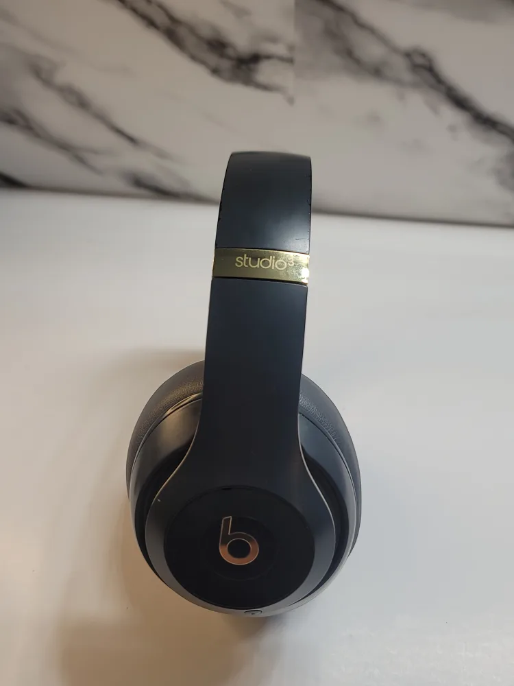 Beats Studio3 Wireless Headphones - Dark Grey/Sand image indicator(3)