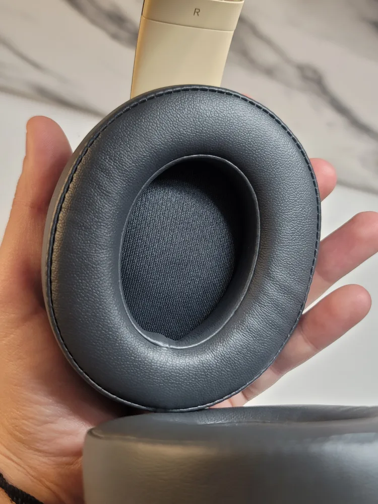 Beats Studio3 Wireless Headphones - Dark Grey/Sand image indicator(5)