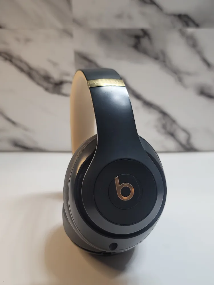 Beats Studio3 Wireless Headphones - Dark Grey/Sand image indicator(8)