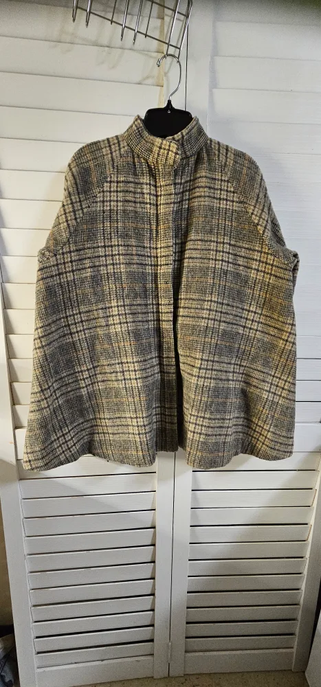 Vintage 1960s  Plaid Wool Blend Capelet image indicator(5)