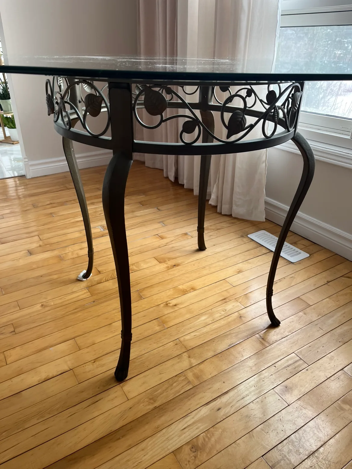 Round dining table 44inches image indicator(3)