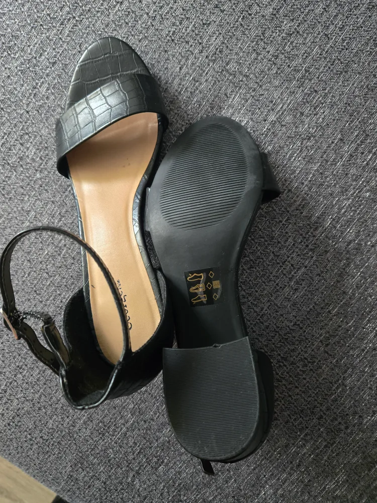 George Women's Black Ankle Strap Heels image indicator(2)