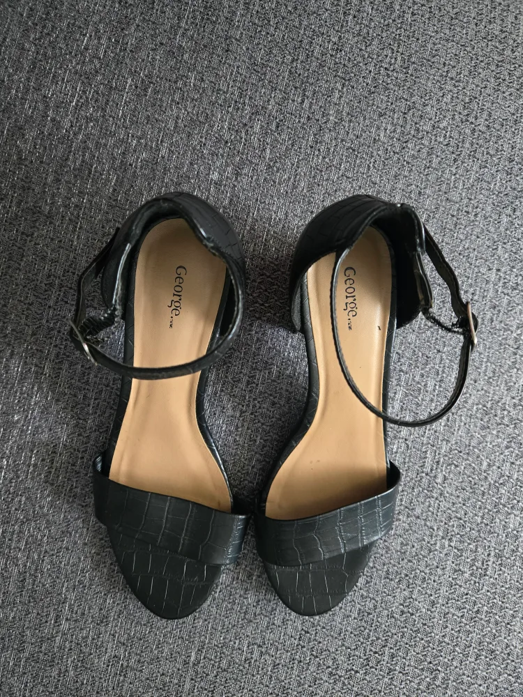 George Women's Black Ankle Strap Heels image indicator(4)