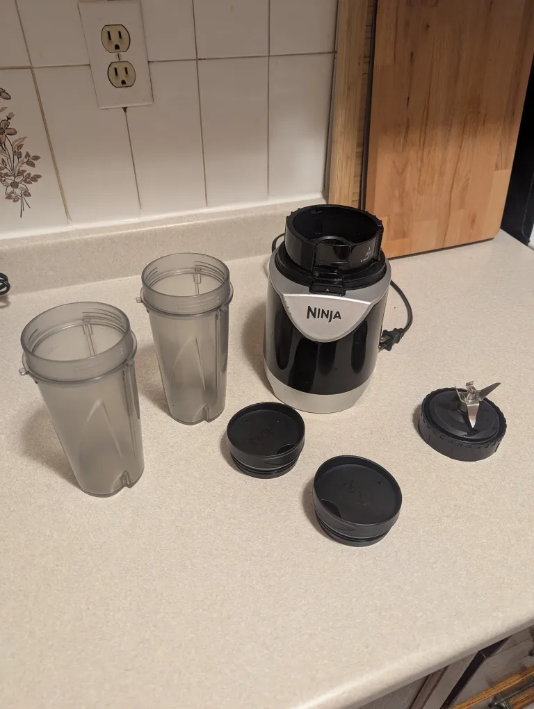 Ninja Blender with Two Cups thumbnail