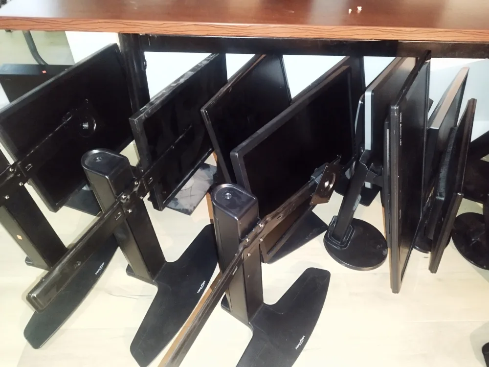 Monitors, monitor Mounts, cables image indicator(2)