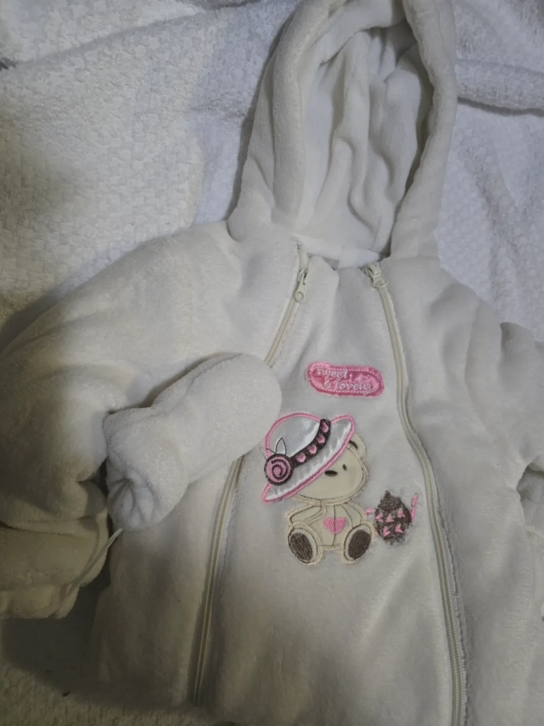 item less than  $10 🥕 Honey Isle Baby 12M Snowsuit image indicator(4)