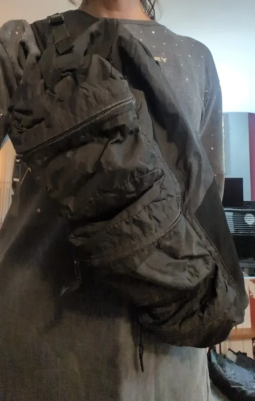 Black Sling Bag with Multiple Pockets image indicator(4)