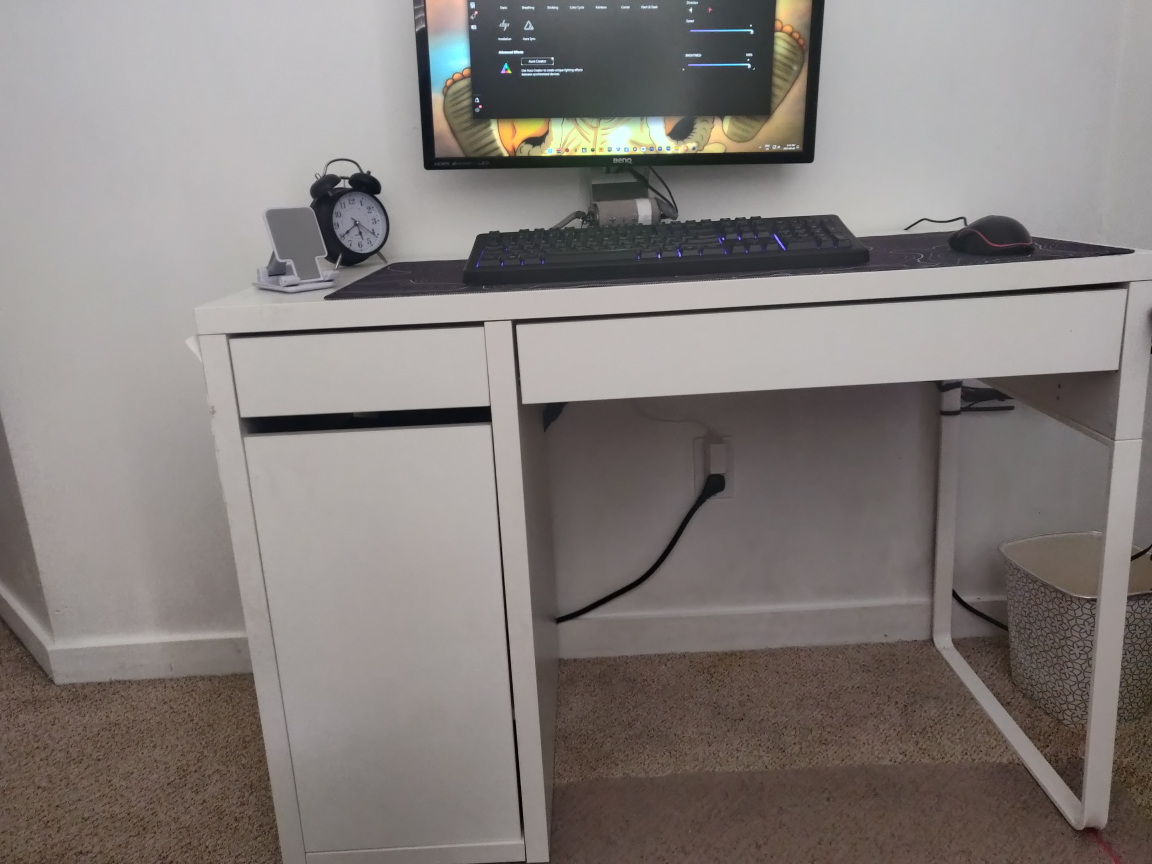 IKEA MICKE White Desk