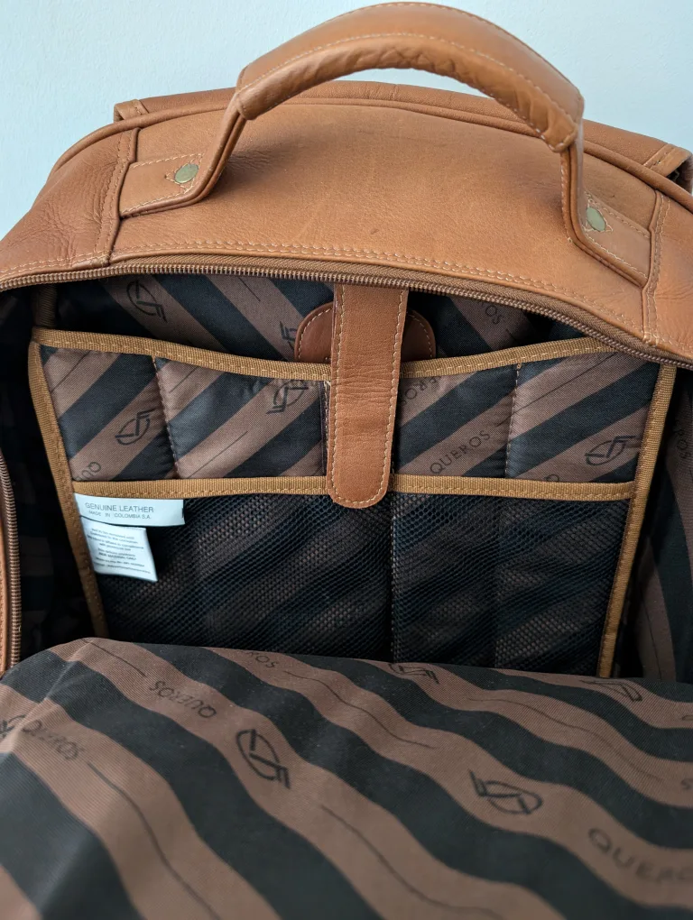 Queros genuine leather backpack with laptop compartment image indicator(3)