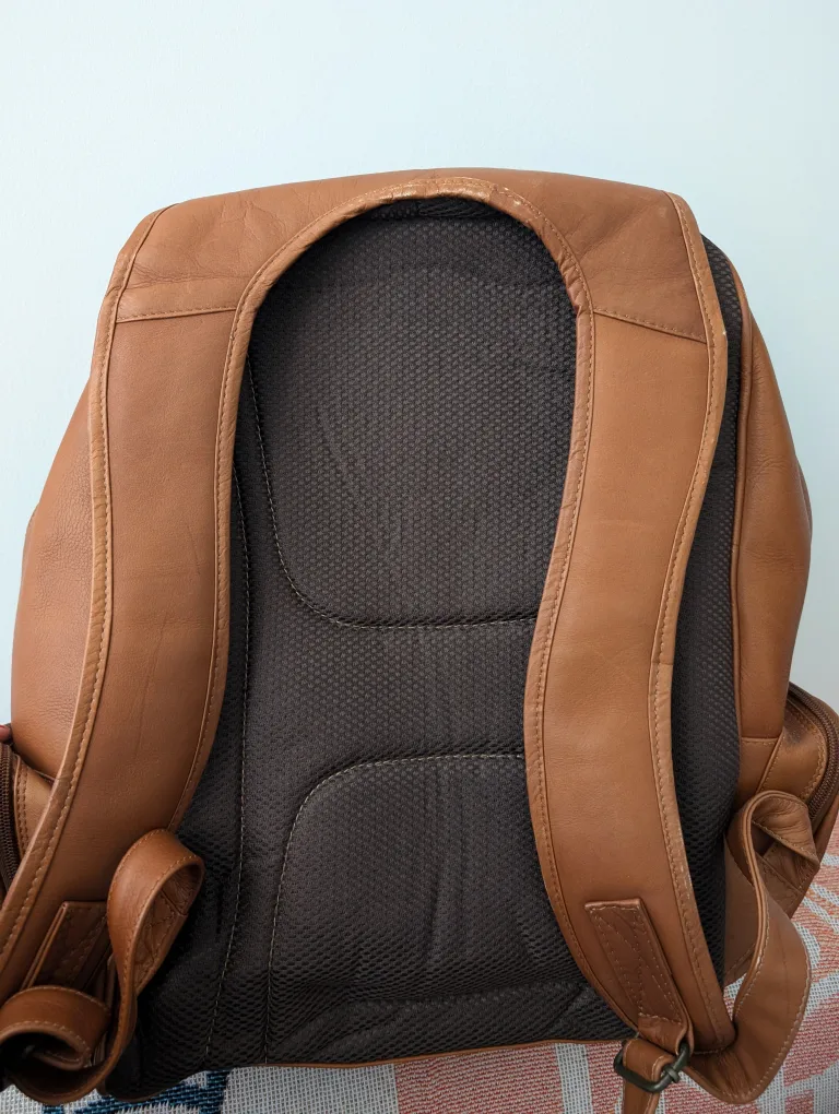 Queros genuine leather backpack with laptop compartment image indicator(6)