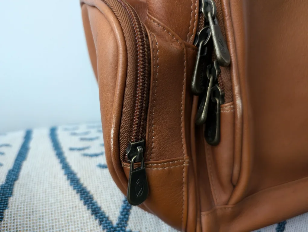 Queros genuine leather backpack with laptop compartment image indicator(8)