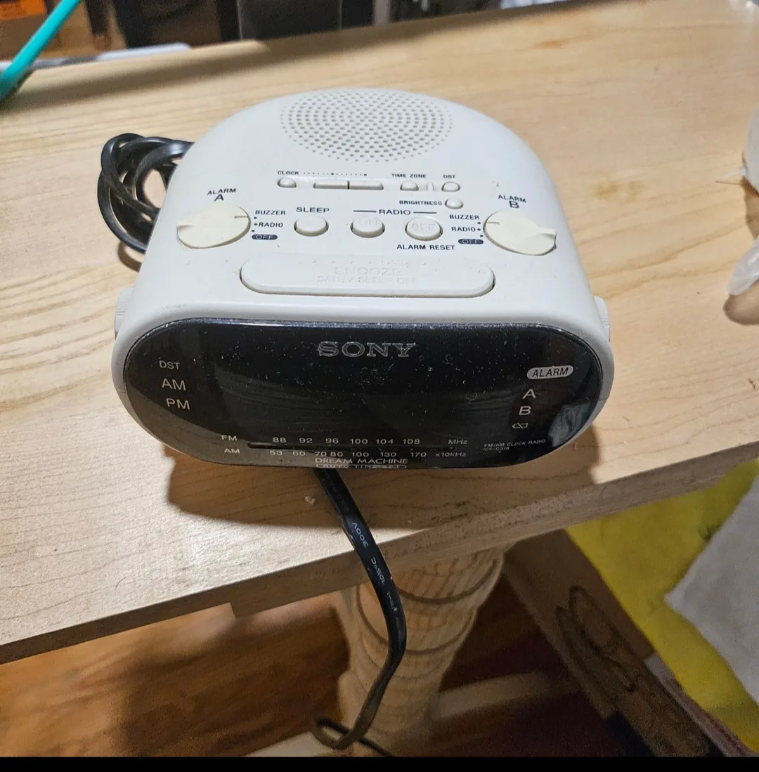 Sony Dream Machine AM/FM Clock Radio image indicator(2)