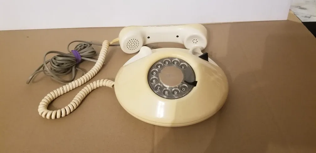 Vintage Rotary Dial Telephone - Cream 1970s image indicator(2)