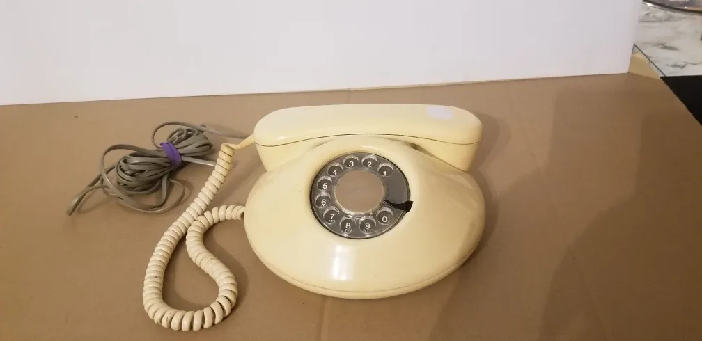 Vintage Rotary Dial Telephone - Cream 1970s image indicator(4)