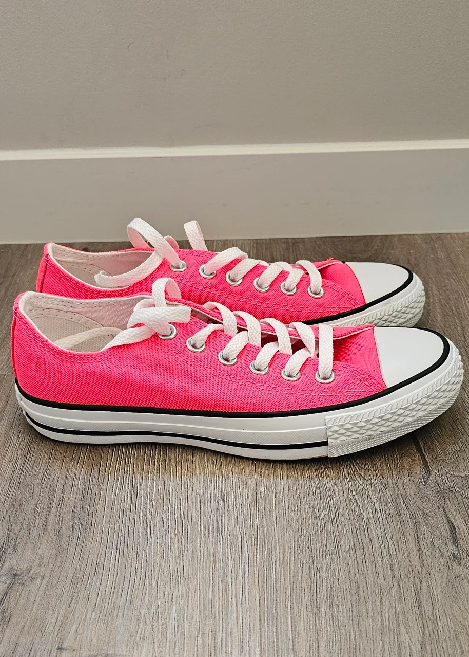 Pink Converse Sneakers Size 6.5 image indicator(3)