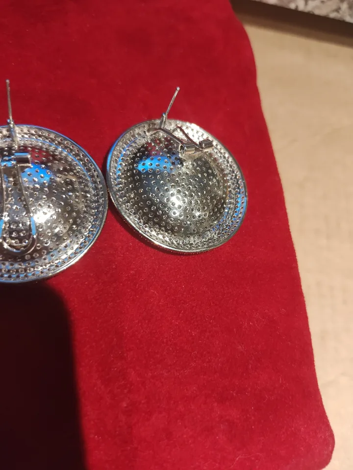 Sparkling Round zirconia Stud Earrings image indicator(10)