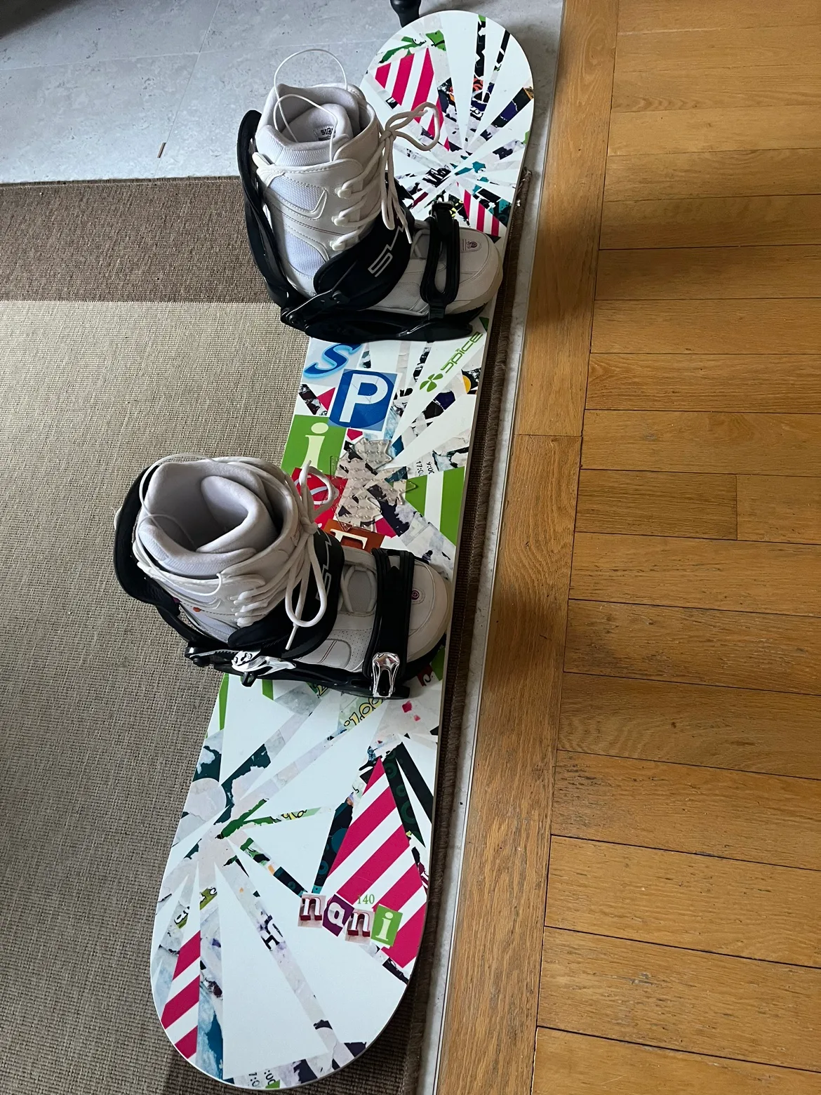 Ladies/ Girl's Snowboard with Bindings and boots image indicator(9)