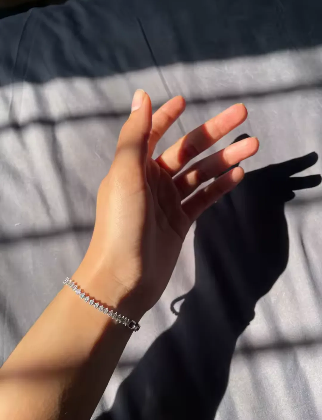 Beautiful tennis bracelet (place a reasonable offer) image indicator(2)