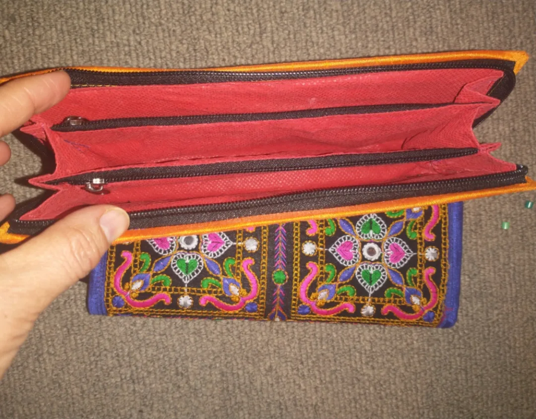 Hand-Embroidered Wallets - brand new image indicator(2)