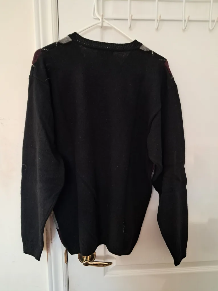 Men's Christopher Rand V-Neck Argyle Sweater image indicator(2)