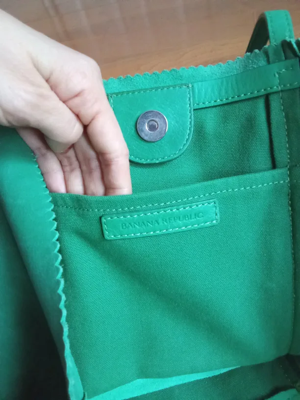 Banana Republic Leather Tote Bag Purse image indicator(9)