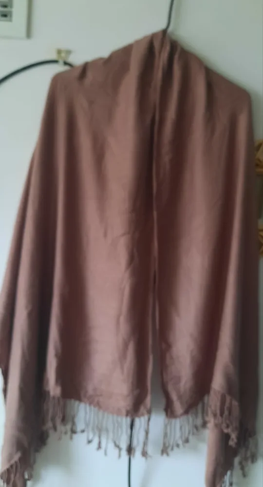 9 Scarves - Assorted Colours and Styles image indicator(8)