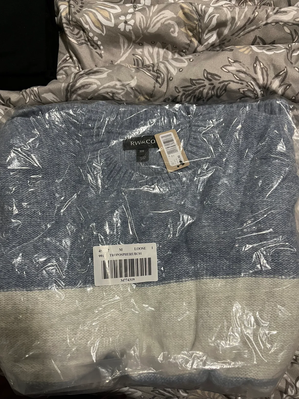 RW&CO. Men’s Size Medium Loose Knit Sweater image indicator(2)