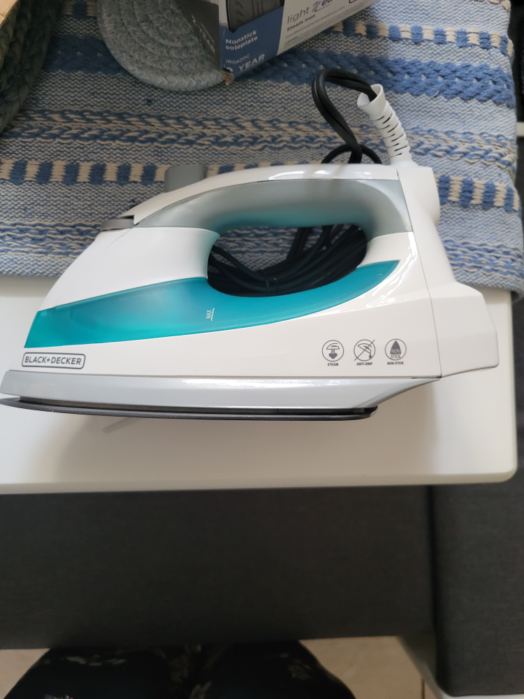 Black+Decker SmartSteam Light Iron - New in Box - photo 2