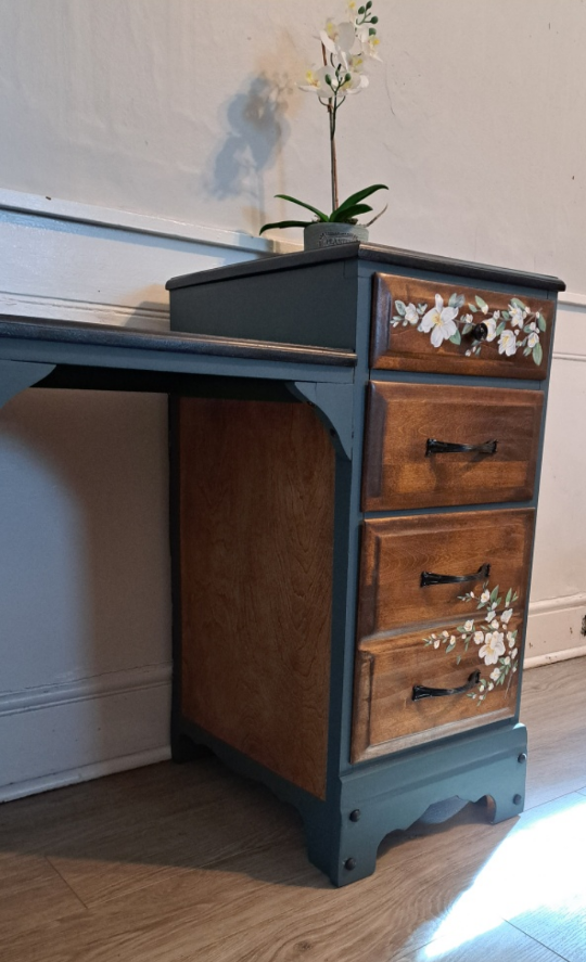 vintage desk/ vanity - photo 2