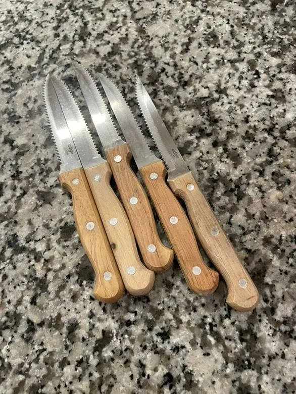 #freecycle Set of 5 Vintage Steak Knives with Wooden Handles thumbnail