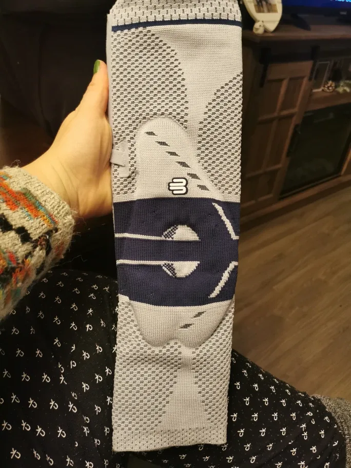 Bauerfeind GenuTrain P3 Knee Support - Size 1 Left image indicator(4)