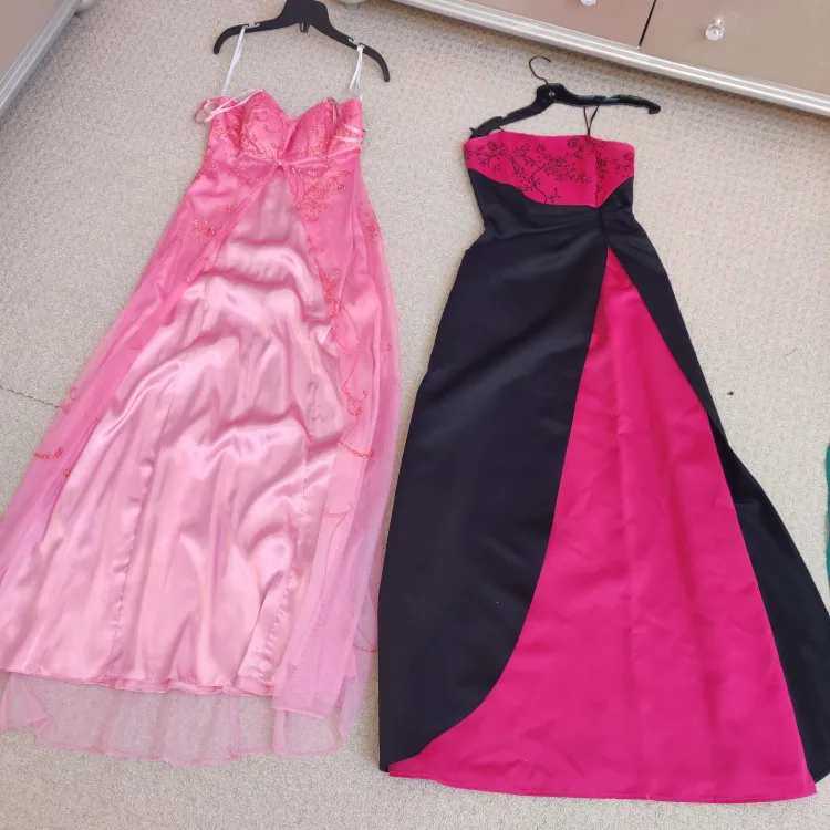 Lot of 10 Formal Dresses - Various Styles and Colours image indicator(3)