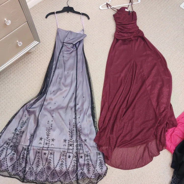 Lot of 10 Formal Dresses - Various Styles and Colours image indicator(4)