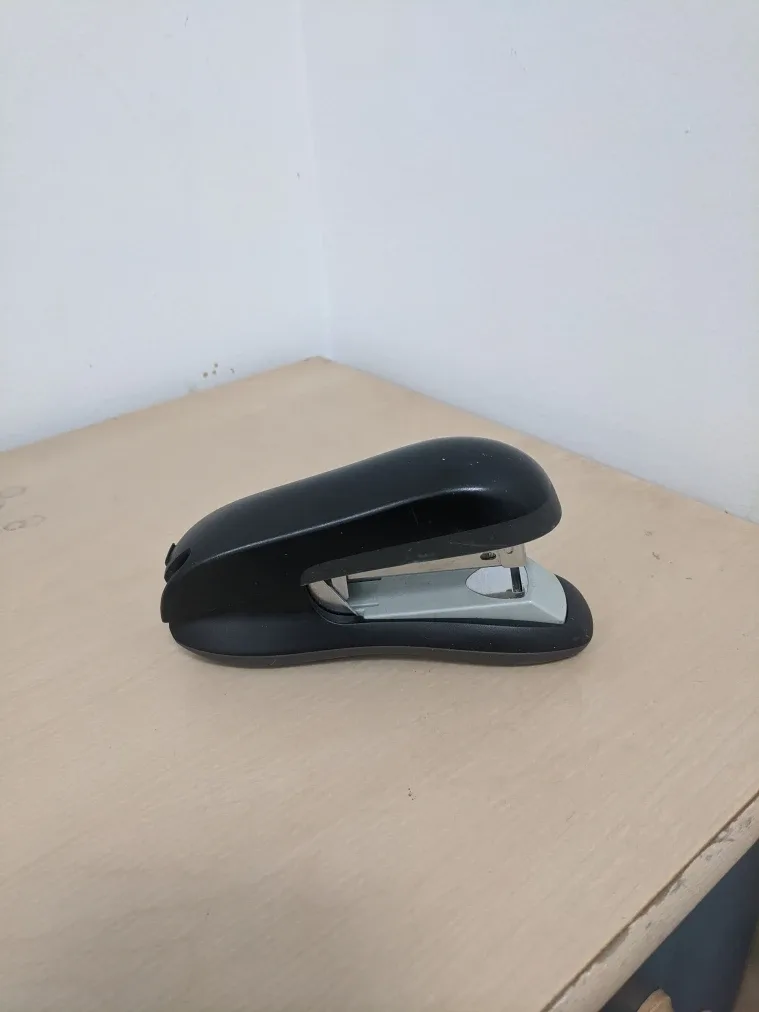 Compact Black Stapler image indicator(2)