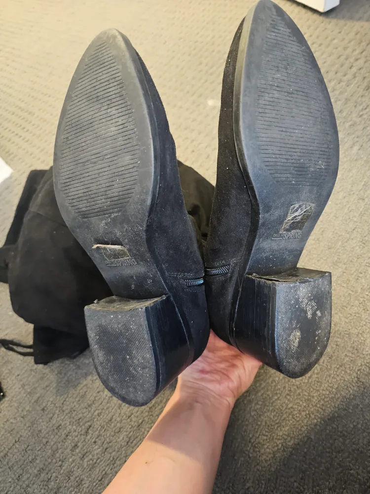 Women's Black Over-the-Knee Boots - Size US 8.5 #freecycle image indicator(4)