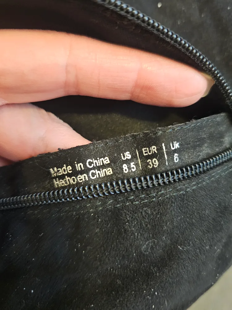 Women's Black Over-the-Knee Boots - Size US 8.5 #freecycle image indicator(5)