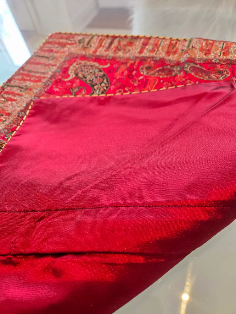 Red paisley patterned cushion Cover image indicator(6)