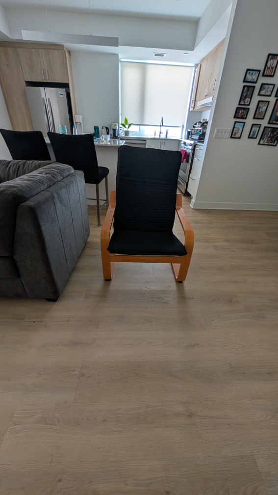 Comfortable Accent Chair with Wooden Legs