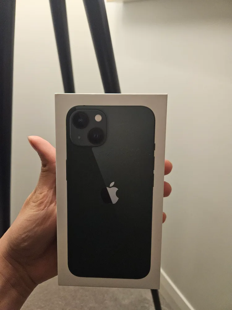 iPhone 13 - 128GB - Green - Excellent Condition image indicator(6)