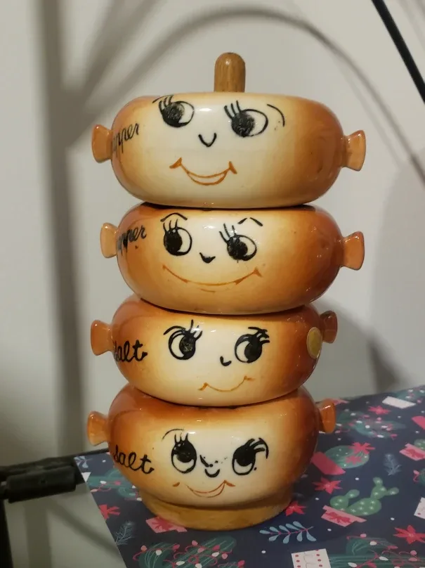 Vintage 1950's Anthropomorphic Salt and Pepper Shakers image indicator(3)