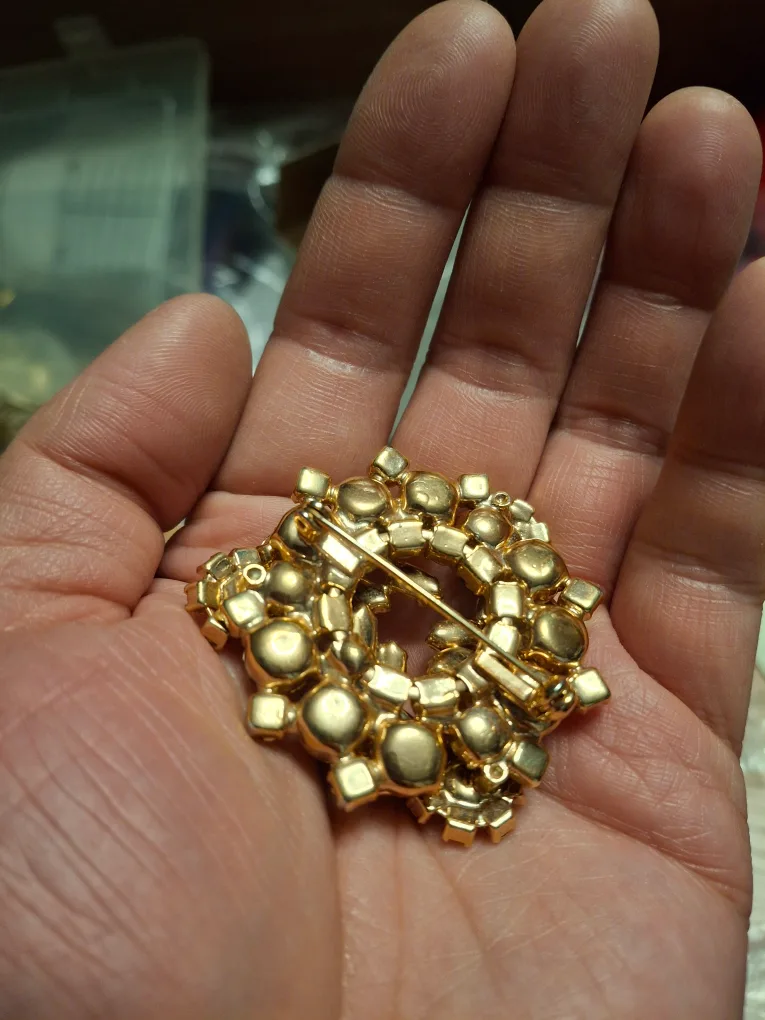 Vintage Brooches - Set of 4 image indicator(5)