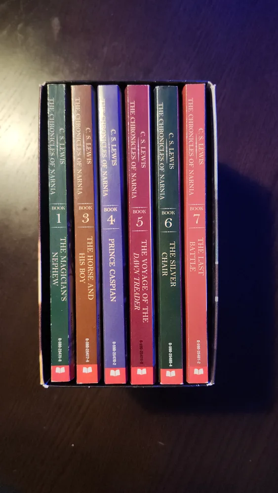 Chronicles of Narnia box set (incomplete) image indicator(2)