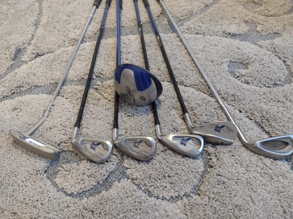 Junior Callaway golf clubs and bag image indicator(7)