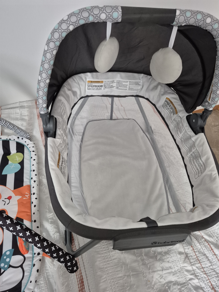 crib and playmat - photo 2