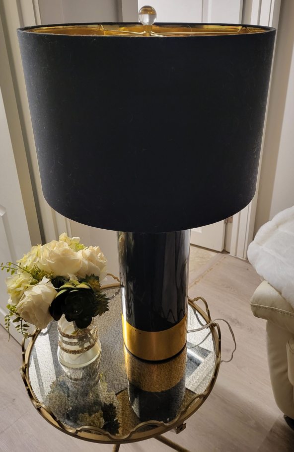 Elegant Black and Gold Table Lamp - photo 2