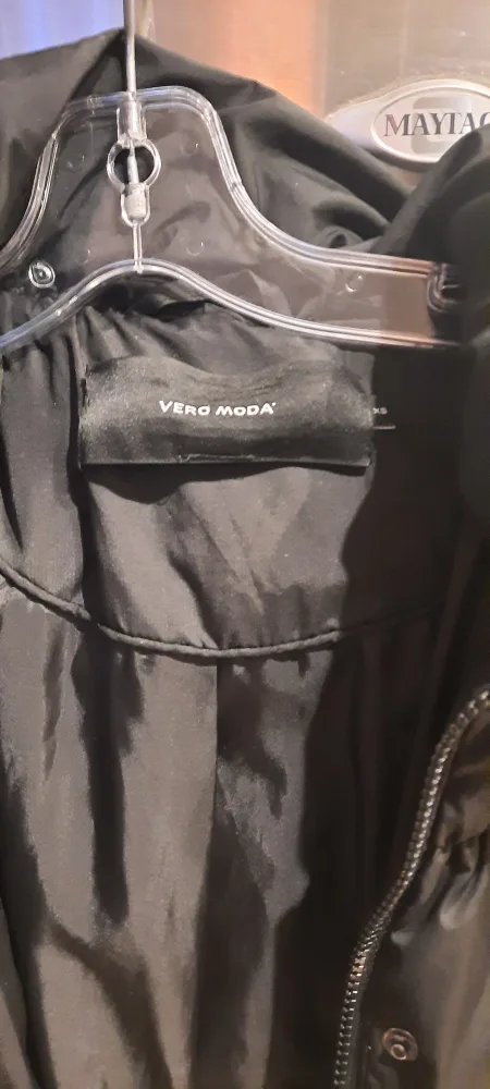 Gently Used Vero Moda Black Puffer Coat Women's XS 🏈 image indicator(2)