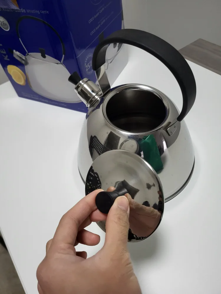 Coco Avant Garde Whistling Kettle - 2.6 Litre Stainless Steel image indicator(4)