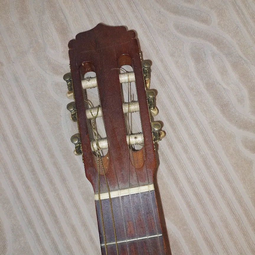 Vintage Aria Classical Guitar image indicator(4)