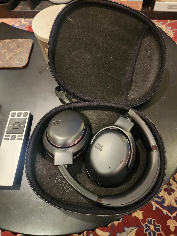 JBL Tour One M2 Wireless Noise Cancelling Headphones thumbnail